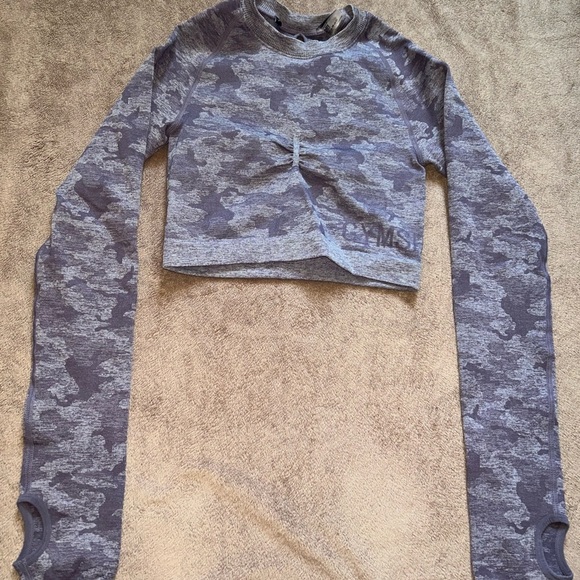 Gymshark Tops - Gymshark Camo
Seamless Long
Sleeve Crop Top
- Lavender Grey